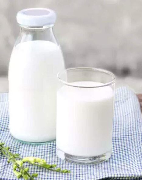 दिल्ली-एनसीआर में बढ़े दूध के दाम, मदर डेयरी-अमूल ने बढ़ाई कीमतें