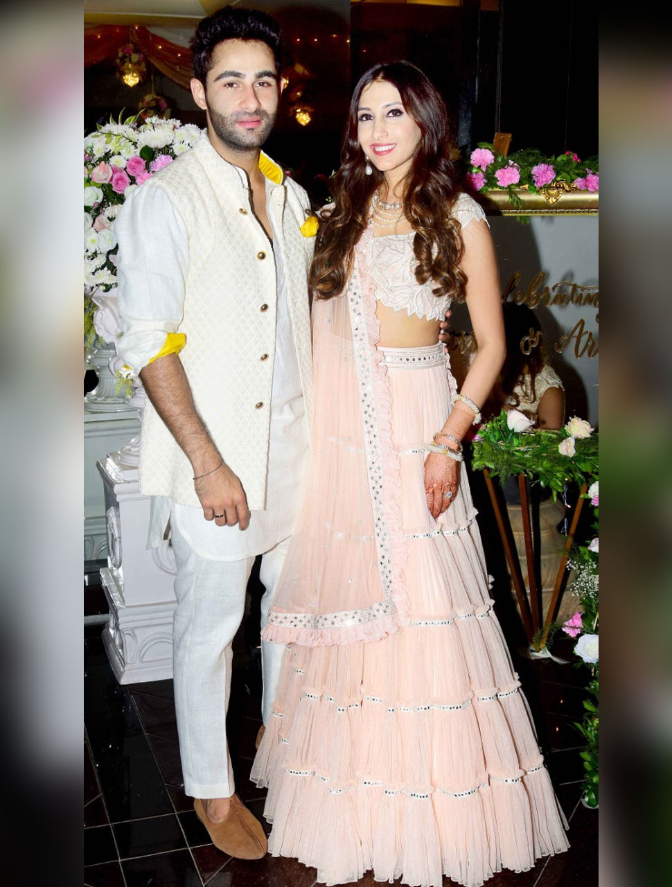 दूल्हा-दुल्हन पर सब थे फोकस Kareena Kapoor Brother Armaan Jain Roka Ceremony Photos