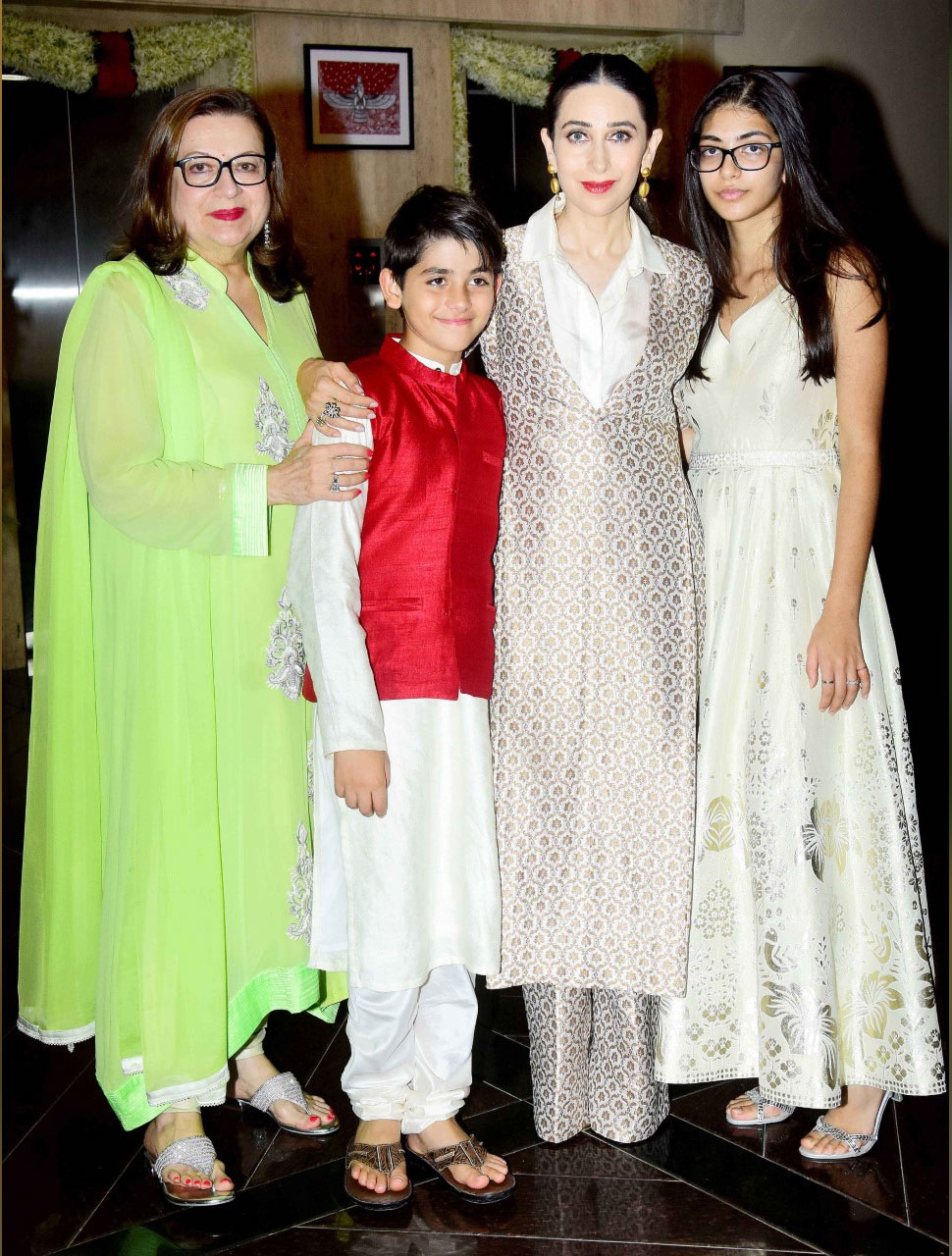 Kareena Kapoor Brother Armaan Jain Roka Ceremony Photos | PHOTOS: करीना कपूर के भाई अरमान जैन का हुआ रोका, बॉलीवुड सेलेब ने की खूब मस्ती! | Hindi News,