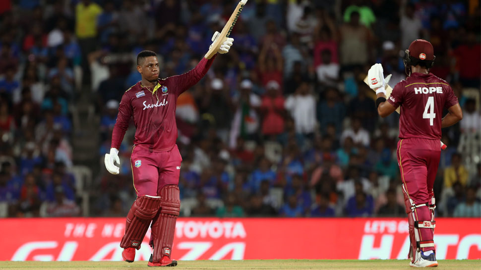 INDvsWI: चेन्नई वनडे में टीम इंडिया की हार, गेंदबाजों का लचर प्रदर्शन INDvsWI: चेन्नई वनडे में टीम इंडिया की हार, गेंदबाजों का लचर प्रदर्शन