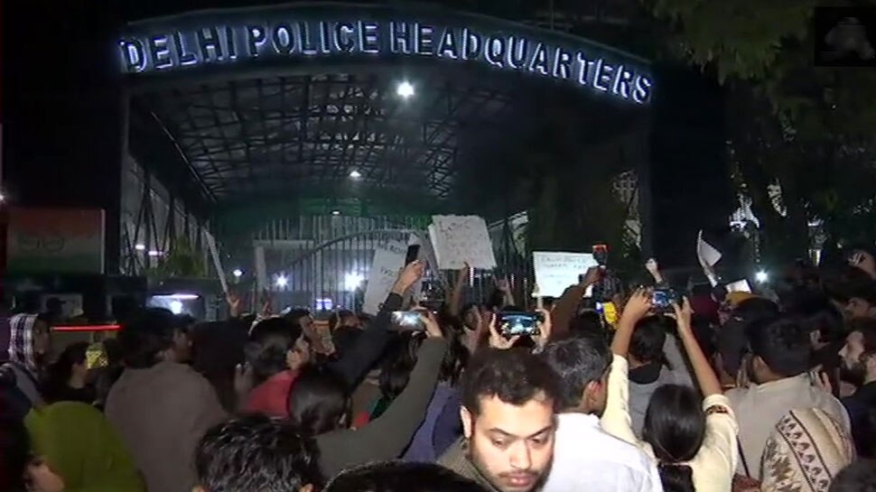दिल्ली हिंसा के उपद्रवियों को बख्शने के मूड में नहीं सरकार, सख्त कार्रवाई के आदेश: सूत्र