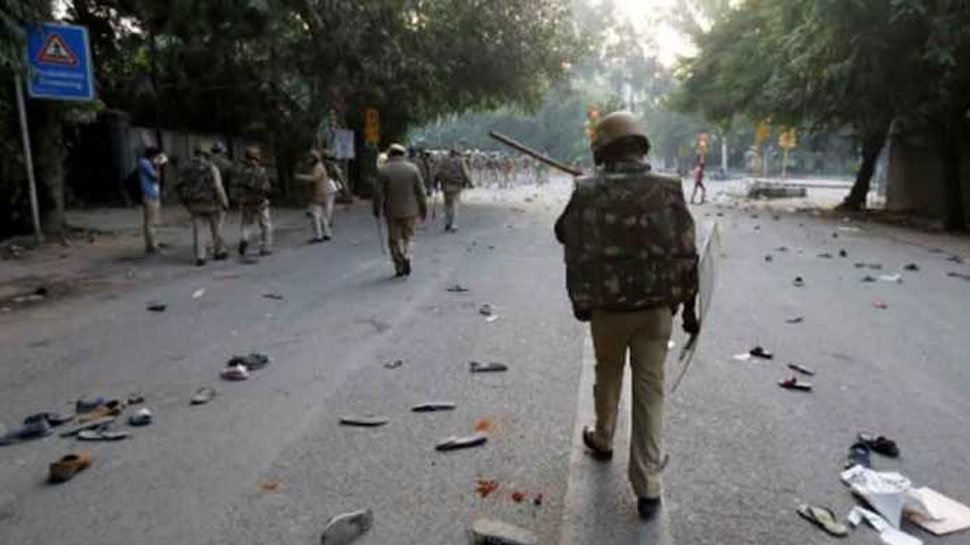 जामिया हिंसा: DCP-ACP समेत कई अधिकारी हुए घायल, एक हेड कॉन्सटेबल ICU में भर्ती जामिया हिंसा: DCP-ACP समेत कई अधिकारी हुए घायल, एक हेड कॉन्सटेबल ICU में भर्ती
