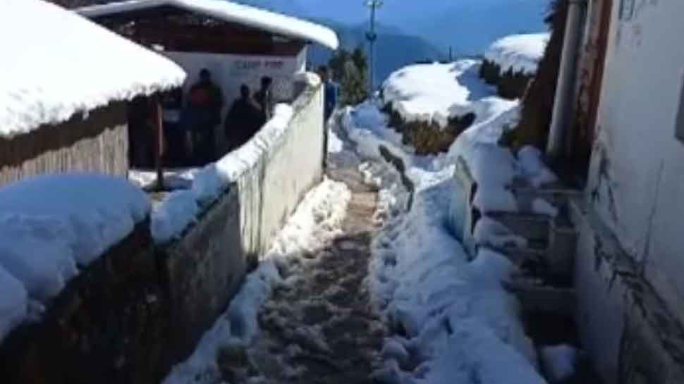 भारी बर्फबारी के बीच केदारनाथ पुनर्निर्माण कार्य रूका, 8 फीट तक बर्फ जमी