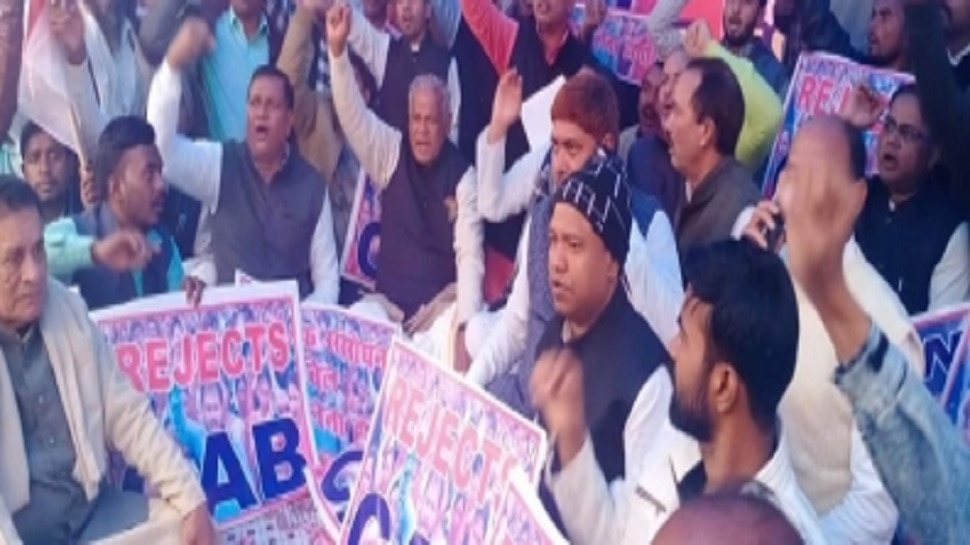 बिहार: CAA-NRC के खिलाफ धरने पर बैठे जीतन राम मांझी, कहा- वापस हो अधिनियम