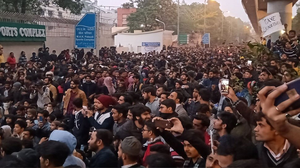 जामिया में आज शांतिपूर्ण प्रदर्शन, छात्रों ने पुलिस की कार्रवाई के खिलाफ निकाला मार्च