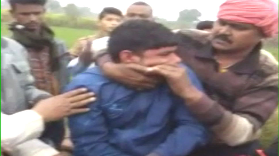 धौलपुर: नए नवेले पुलिसवाले को आशिकी झाड़ना पड़ा भारी, लोगों ने कर दी धुनाई, देखें वीडियो