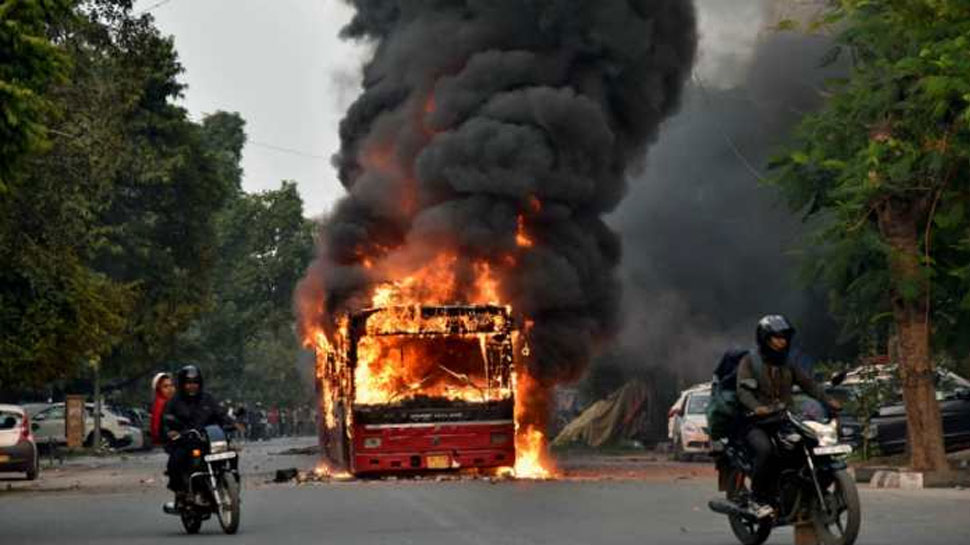 जामिया हिंसा: दिल्ली पुलिस ने MHA को बताया, 31 पुलिसकर्मी घायल हुए, 47 लोगों को पकड़ा