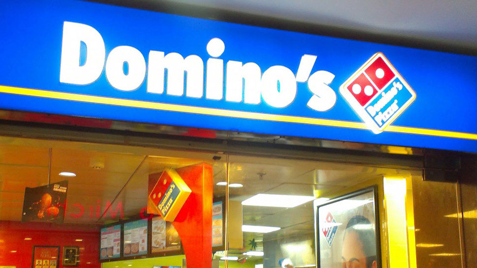 Domino’s को कैरी बैग के लिए 13 रुपए वसूलना पड़ा महंगा, 5 लाख का लगा जुर्माना