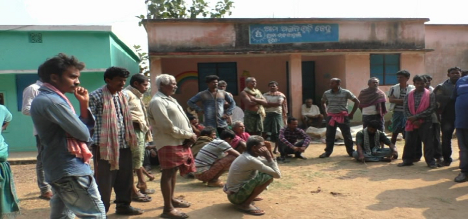 ଅଙ୍ଗନବାଡି କେନ୍ଦ୍ରରେ ତାଲା ପକାଇଲେ ଗ୍ରାମବାସୀ