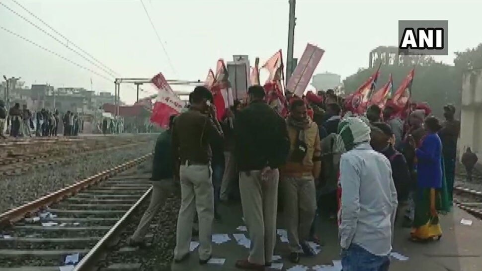 CAA के खिलाफ देशव्यापी प्रदर्शन पर विपक्ष बंटा, शिवसेना-आरजेडी जैसी पार्टियां शामिल नहीं