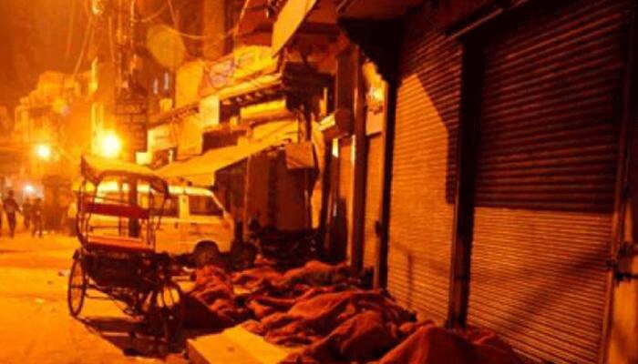 लखनऊ: कड़ाके की ठंड में सड़क पर सोने को मजबूर हैं लोग, कहां हैं प्रशासन के रैन बसेरे