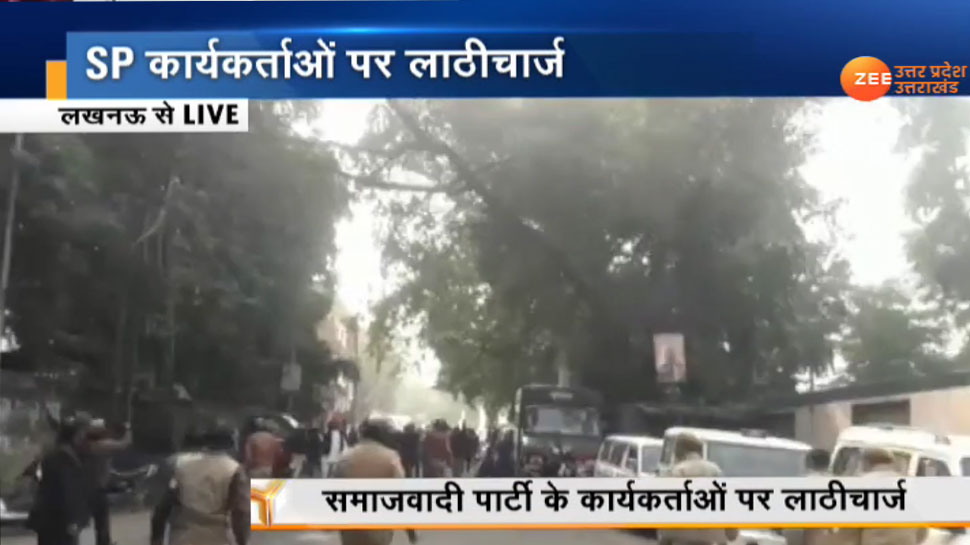 UP: धारा 144 के बावजूद नागरिकता कानून के खिलाफ सड़कों पर सपाई, लखनऊ में पुलिस ने चटकाई लाठियां