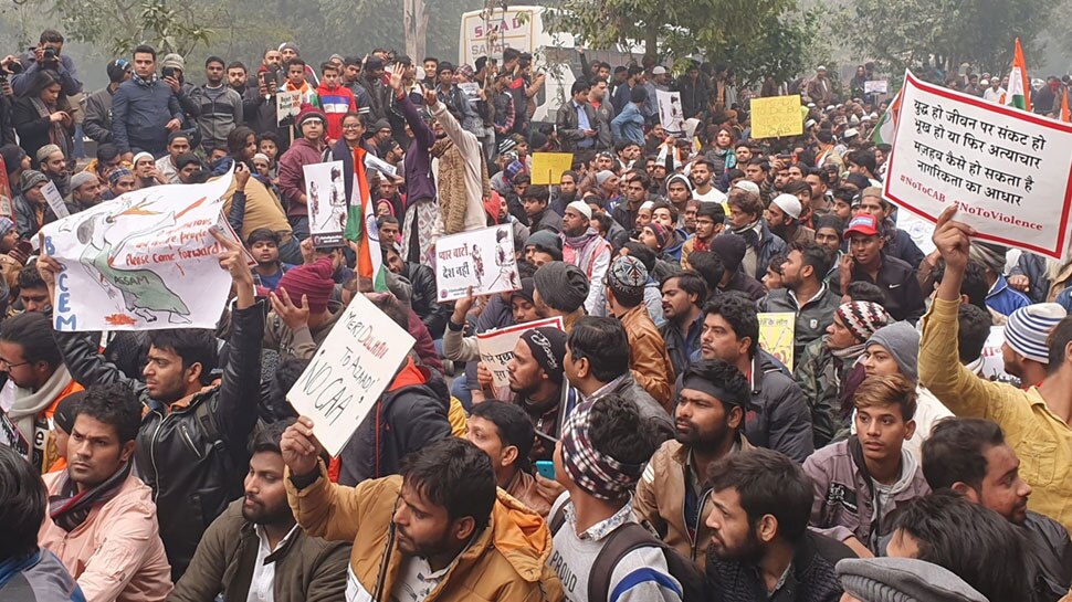 दिल्ली: अफवाह फैलाने वालों पर साइबर सेल की नजर, 70 सोशल मीडिया अकाउंट पहचाने गए