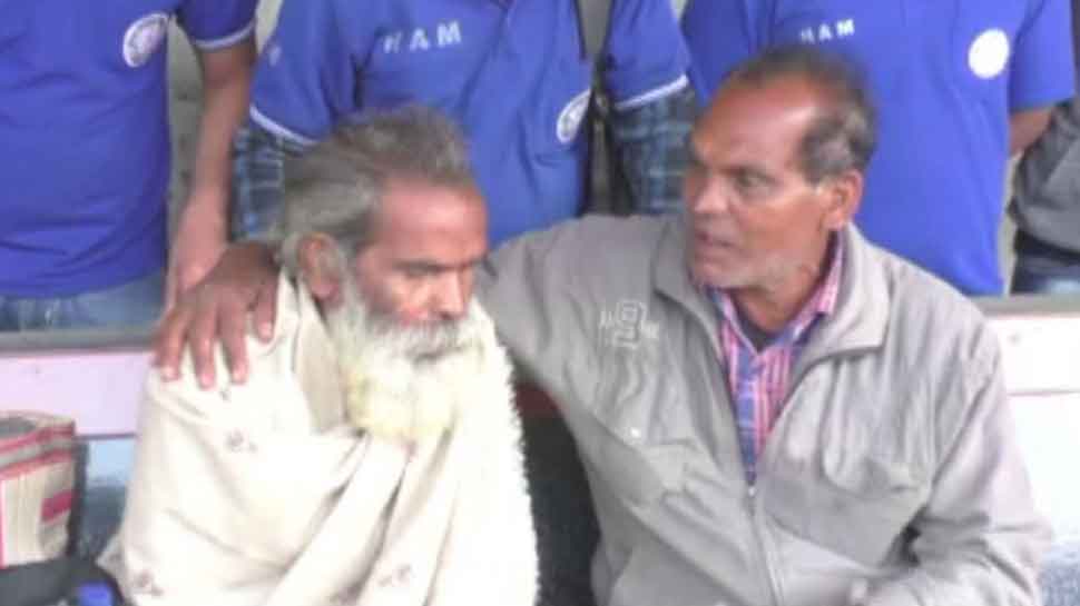 पश्चिम बंगाल: 57 साल पहले खो गए थे, अब हैम रेडियो की मदद से मिले बिछड़े हुए भाई पश्चिम बंगाल: 57 साल पहले खो गए थे, अब हैम रेडियो की मदद से मिले बिछड़े हुए भाई