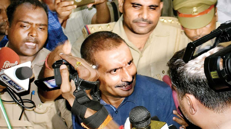 उन्नाव रेप व अपहरण केस: कुलदीप सेंगर को ताउम्र जेल में रहना होगा, 1 माह मेें भरना होगा 25 लाख का जुर्माना उन्नाव रेप व अपहरण केस: कुलदीप सेंगर को ताउम्र जेल में रहना होगा, 1 माह मेें भरना होगा 25 लाख का जुर्माना