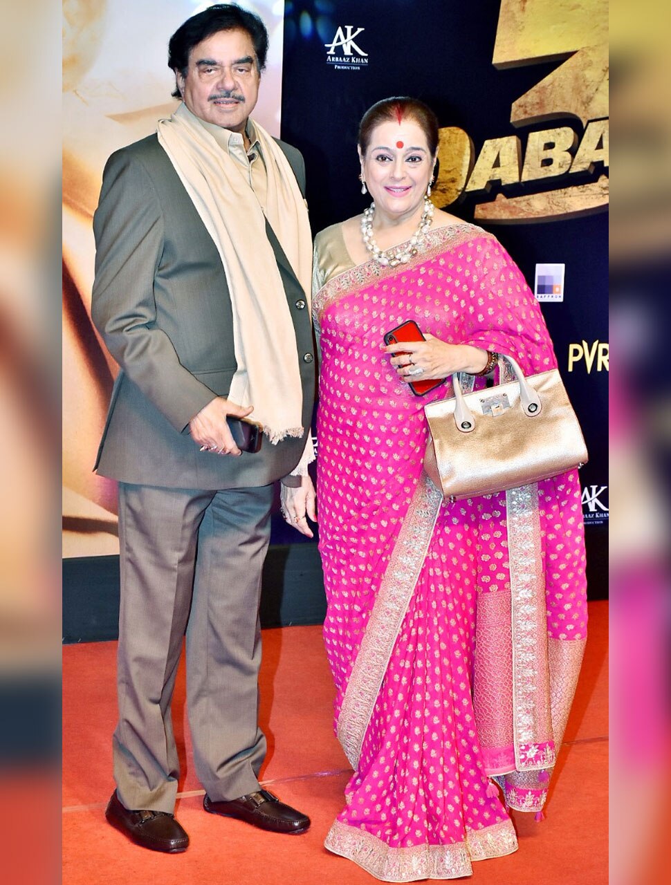 सोनाक्षी के मम्मी-पापा Salman Khan And Sonakshi Sinha etc At DABANGG 3 Special Screening at PVR juhu