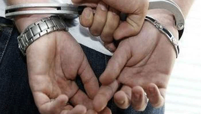 गोरखपुर: होटल में बना रखा था मजदूरों को बंधक, पुलिस ने किया संचालक को गिरफ्तार गोरखपुर: होटल में बना रखा था मजदूरों को बंधक, पुलिस ने किया संचालक को गिरफ्तार