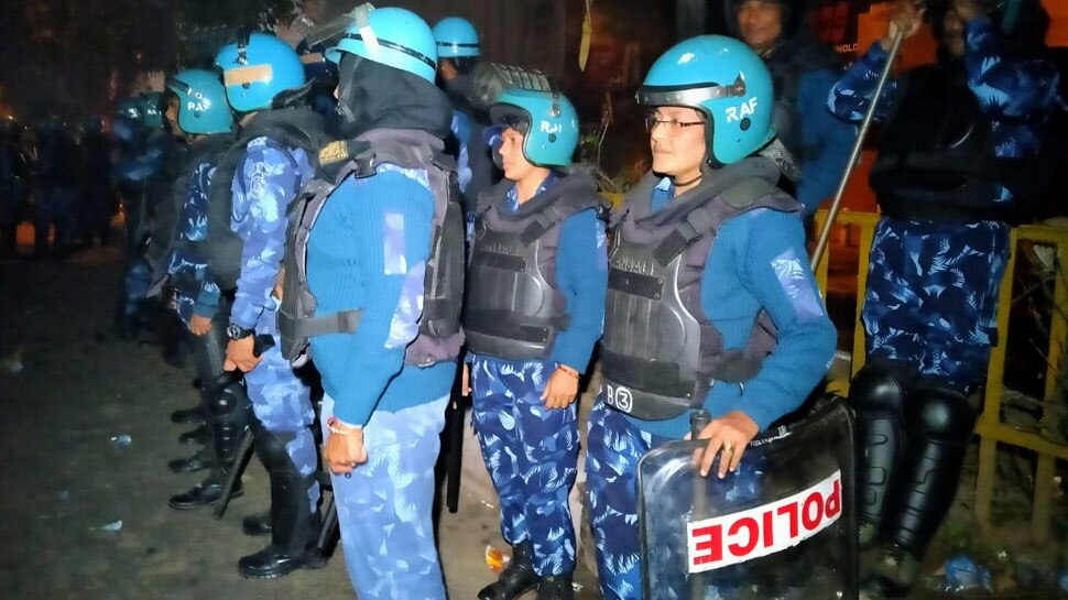 दिल्ली के दरियागंज में पुलिस ने मुस्तैदी से किया उपद्रवियों का सामना Police confronted miscreants promptly in Delhi's Daryaganj