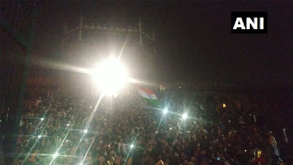 दिल्ली के दरियागंज में उपद्रव Watch Pics : protesters at Delhi Gate in Daryaganj area