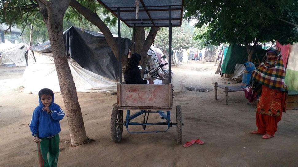 हाड़ कंपा रही ठंड, अब तक नहीं मिल पाई पीड़ितों को 'दीनदयाल पुरम' की छत