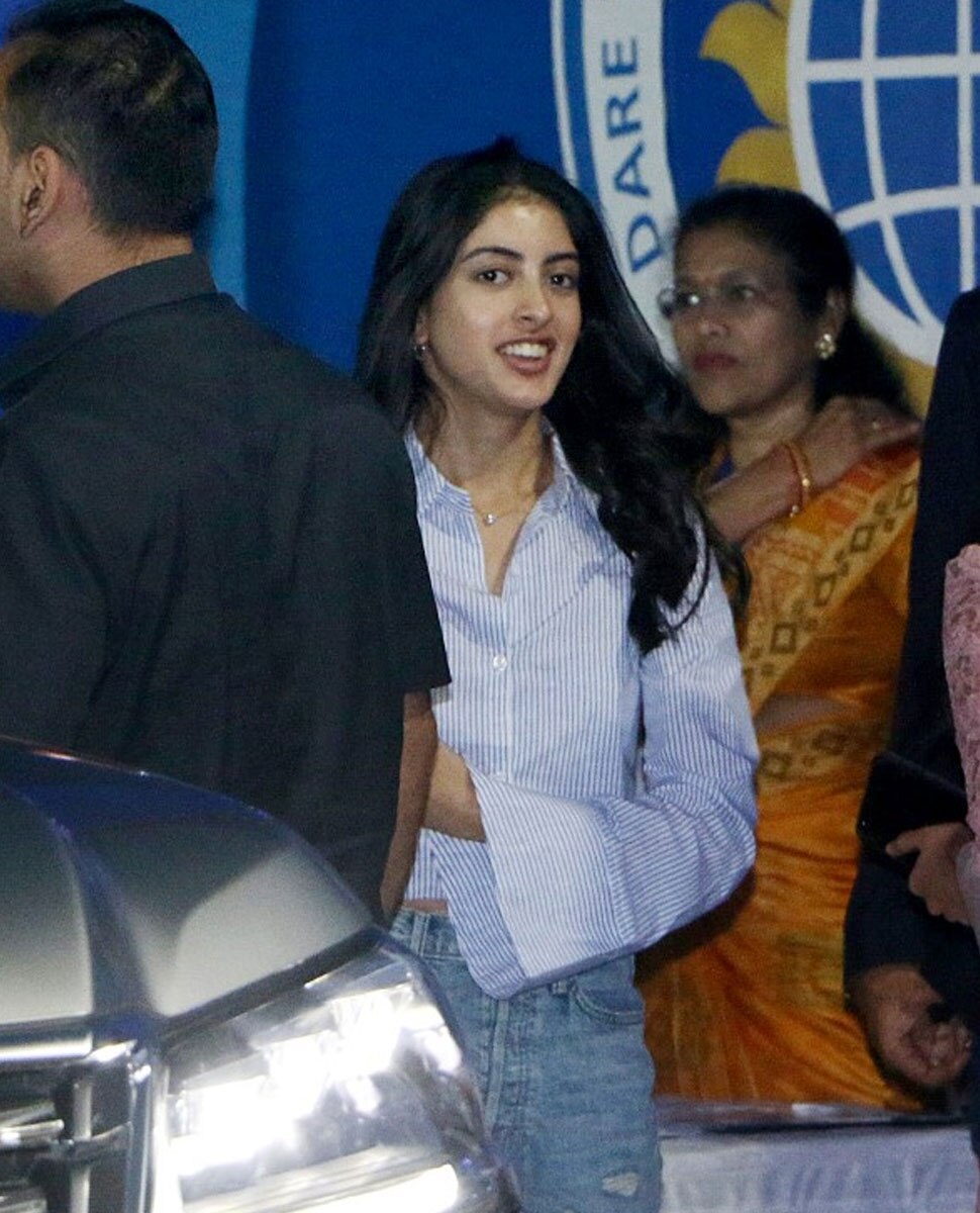 नव्या नवेली नंदा Aishwarya Rai, Abhishek Bachchan, Shahrukh Khan etc at dhirubhai ambani school's annual function