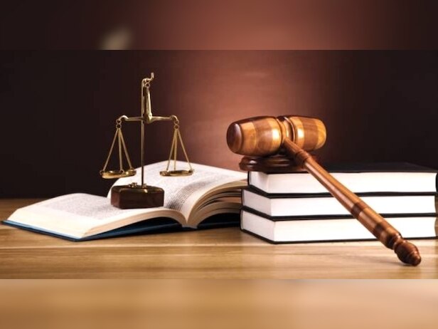 इयरफोन लगाकर चलाई स्कूल वैन, हुई 10 साल की सजा