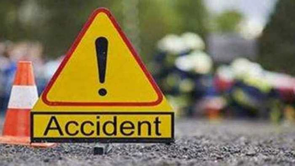 जबलपुर: ट्रक से टकराई यात्रियों से भरी बस, दर्दनाक हादसे में 5 की मौत, कई घायल जबलपुर: ट्रक से टकराई यात्रियों से भरी बस, दर्दनाक हादसे में 5 की मौत, कई घायल