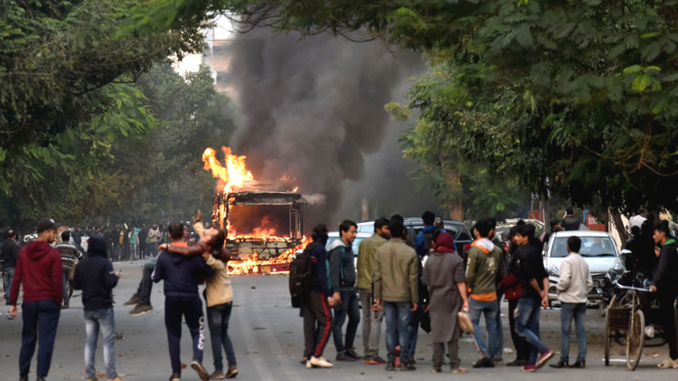 जामिया हिंसा: बांग्लादेशी बरसा रहे थे पुलिस पर पत्थर, दिल्ली में करते हैं नशे का धंधा