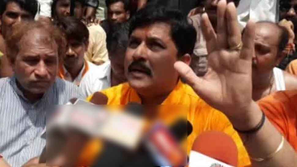 MP: सिंधिया को 'मात' देने वाले BJP सांसद और उनके बेटे के खिलाफ FIR दर्ज, जानिए पूरा मामला