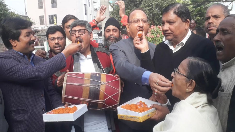 झारखंड परिणाम से उत्साहित विपक्ष ने नीतीश को दिया ऑफर, महागठबंधन में शामिल करने को तैयार झारखंड परिणाम से उत्साहित विपक्ष ने नीतीश को दिया ऑफर, महागठबंधन में शामिल करने को तैयार