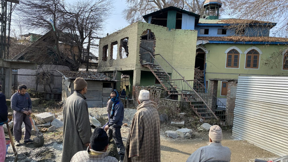 ढहाई गई 40 साल पुरानी मस्जिद, लोगों ने कहा- 'प्रशासन ने अच्छा ही किया' ढहाई गई 40 साल पुरानी मस्जिद, लोगों ने कहा- 'प्रशासन ने अच्छा ही किया'