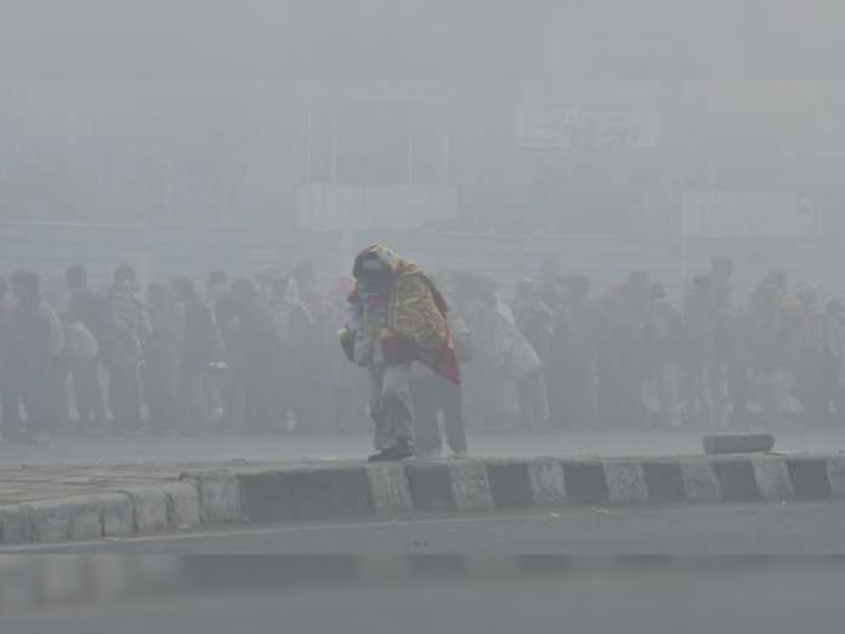 अगले तीन दिन तक दिल्ली में घने कोहरे के आसार, 22 साल का रिकॉर्ड तोड़ सकती है सर्दी