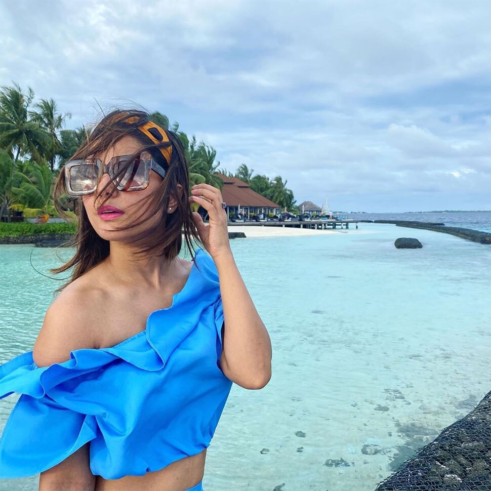 लगातार शेयर कर रही हैं तस्वीरें Hina Khan