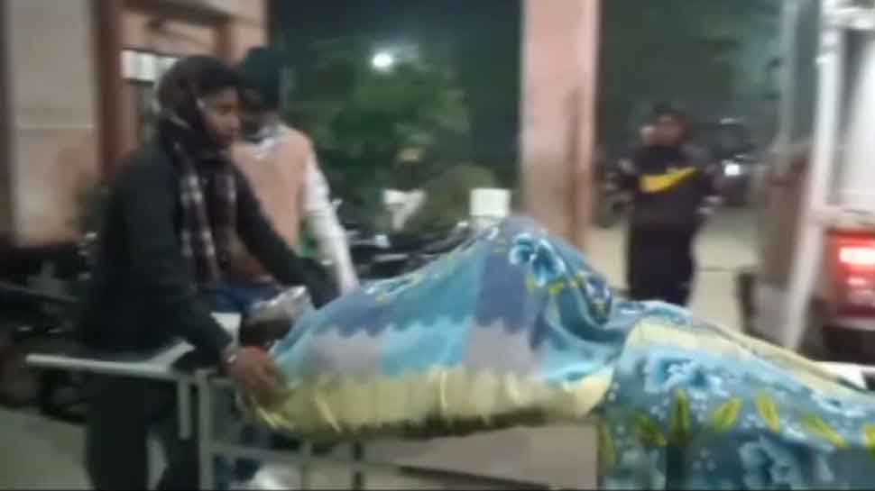 महाराजगंज: दरोगा की पिटाई से नाराज दिव्यांग ने लगा ली आग, इलाज के दौरान हुई मौत महाराजगंज: दरोगा की पिटाई से नाराज दिव्यांग ने लगा ली आग, इलाज के दौरान हुई मौत