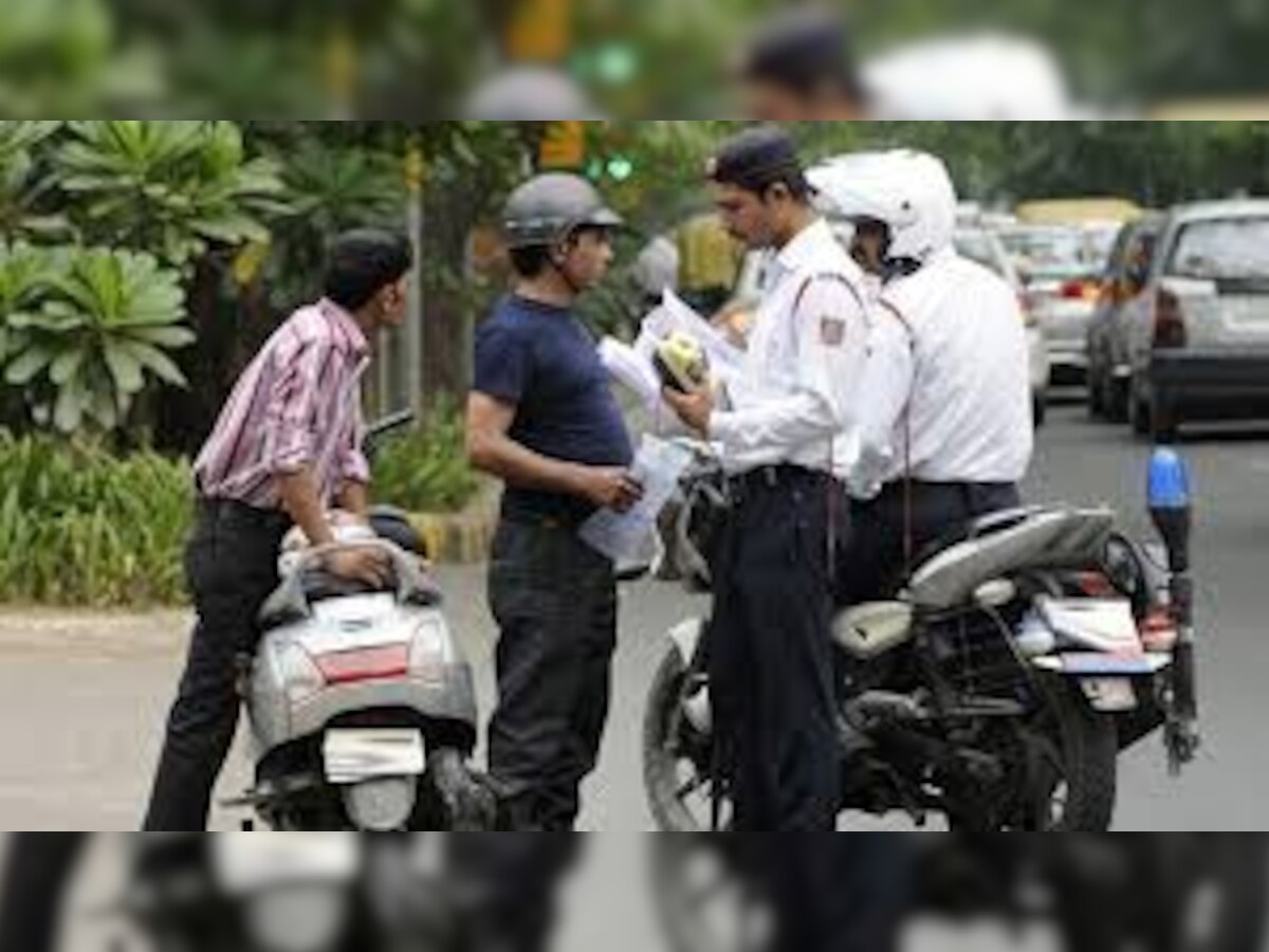 क्रिसमस पर दिल्ली ट्रैफिक पुलिस ने की जोरदार तैयारी 