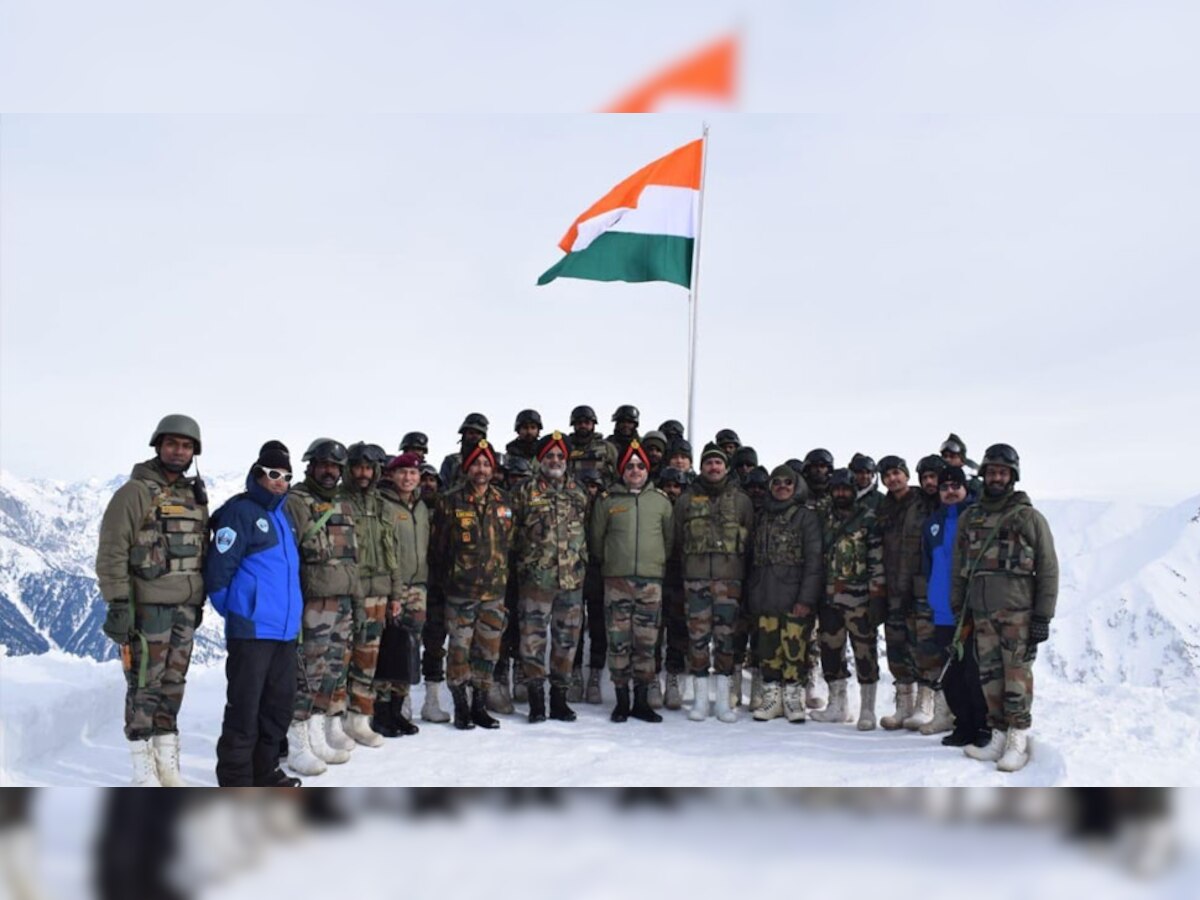 भारतीय सेना के उत्तरी कमान के प्रमुख कश्मीर घाटी में सुरक्षा स्थिति की समीक्षा की. 