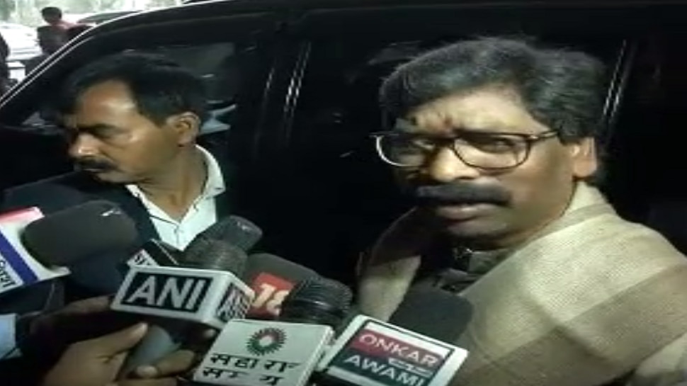 रांची: हेमंत सोरेन रवाना हुए दिल्ली, PM, सोनिया गांधी समेत कई नेताओं को देंगे आमंत्रण