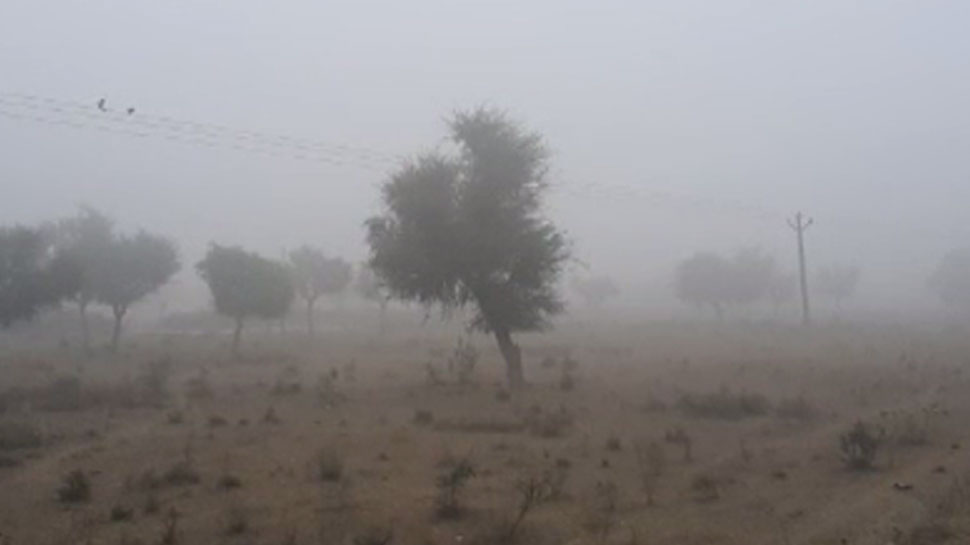 बीकानेर में तापमान में भारी गिरावट के साथ बढ़ा कोहरा, बढ़ा लोगों की मुश्किलें