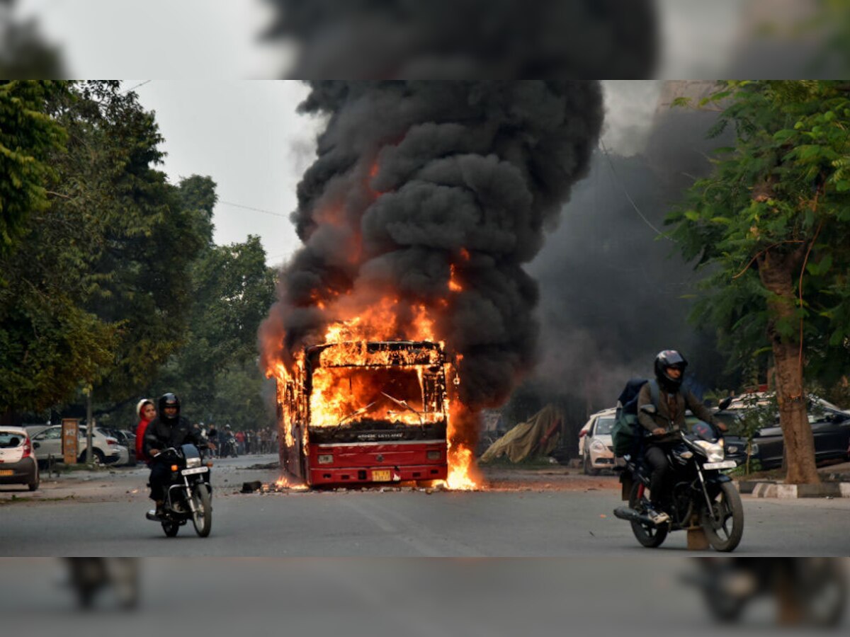 CAA के खिलाफ हिंसक प्रदर्शन की शुुरुआत दिल्ली के जामिया नगर इलाके से शुरू हुई. तस्वीर साभार- PTI फाइल
