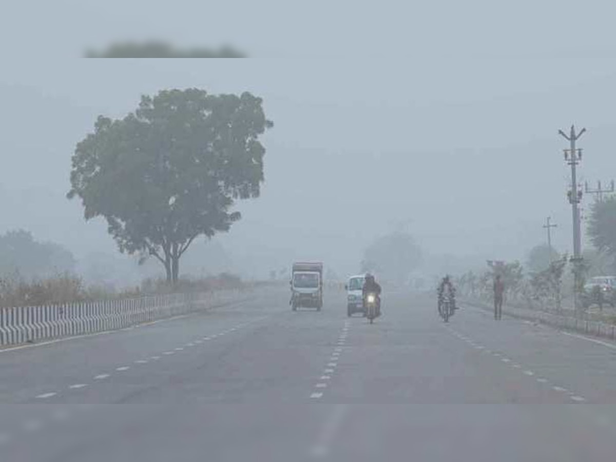 उत्तर प्रदेश के कई शहर शीत लहर की चपेट में हैं.