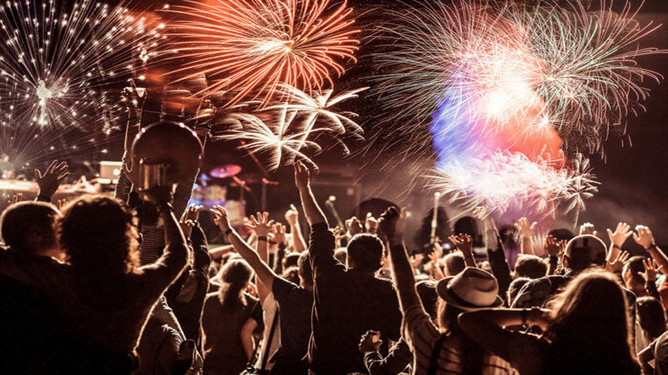 New Year Party: गाने बजाने के लिए करना होगा भुगतान. जानिए क्या है बॉम्बे हाईकोर्ट का नया फरमान