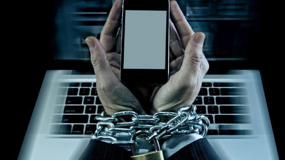 Digital Detox: क्यों जरुरी है हम सभी के लिए? जानिए इस संक्रमण के बारे में Digital Detox: क्यों जरुरी है हम सभी के लिए? जानिए इस संक्रमण के बारे में