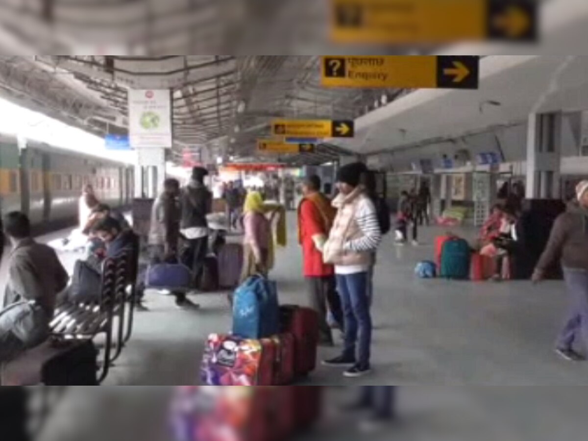 रांची: कोहरे ने रोकी ट्रेनों की रफ्तार, यात्रियों का हल बेहाल