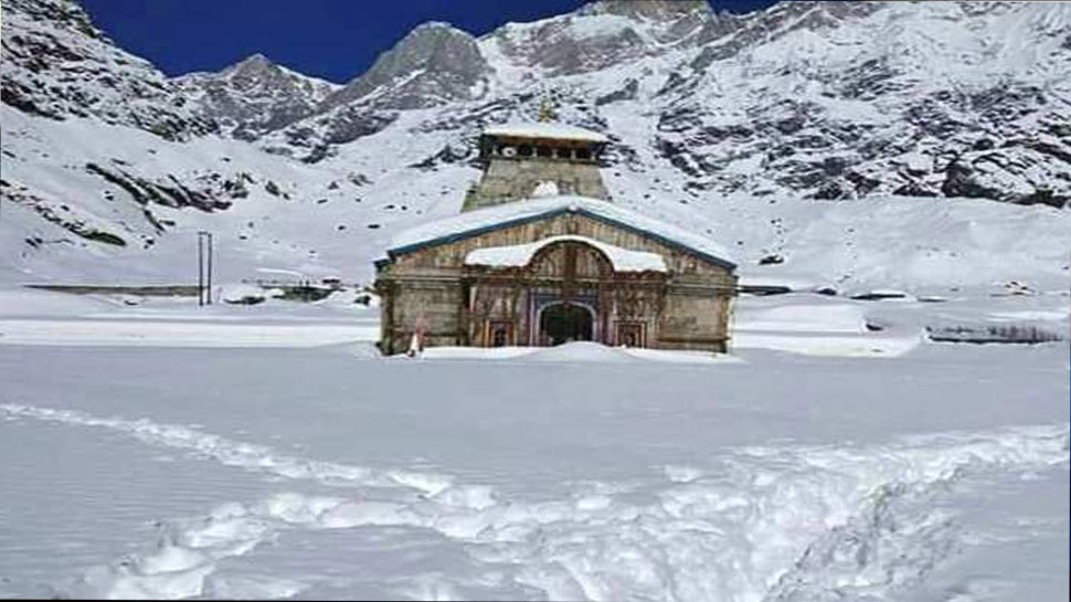 उत्तराखंड: केदारनाथ धाम में भारी बर्फबारी का दौर जारी, सारे कार्य रोके गए उत्तराखंड: केदारनाथ धाम में भारी बर्फबारी का दौर जारी, सारे कार्य रोके गए