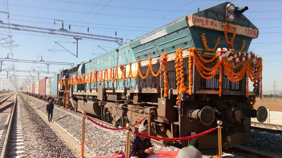सच हुआ डबल डेकर गुड्स ट्रेन का सपना, रेलवे 24 घंटे में मुंबई से दिल्ली पहुंचाएगा माल सच हुआ डबल डेकर गुड्स ट्रेन का सपना, रेलवे 24 घंटे में मुंबई से दिल्ली पहुंचाएगा माल