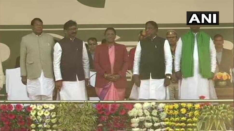 हेमंत सोरेन बने झारखंड के CM, कांग्रेस के 2, RJD के 1 MLA ने ली मंत्री पद की शपथ