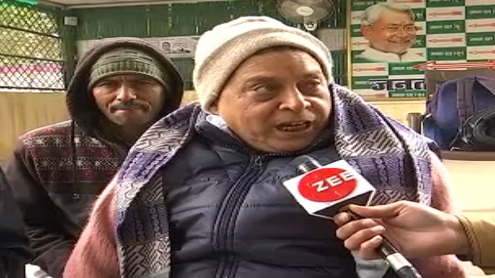 बिहार: हेमंत सोरेन ने ली CM पद की शपथ, JDU के मंत्री ने साधा निशाना बिहार: हेमंत सोरेन ने ली CM पद की शपथ, JDU के मंत्री ने साधा निशाना