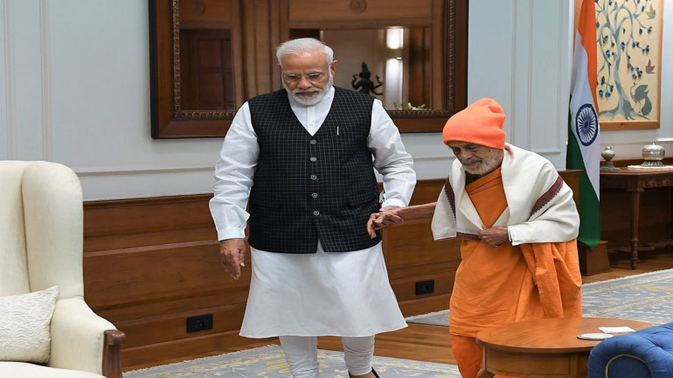 PM मोदी ने पेजावर मठ के महंत विश्वेश तीर्थ के निधन पर जताया शोक
