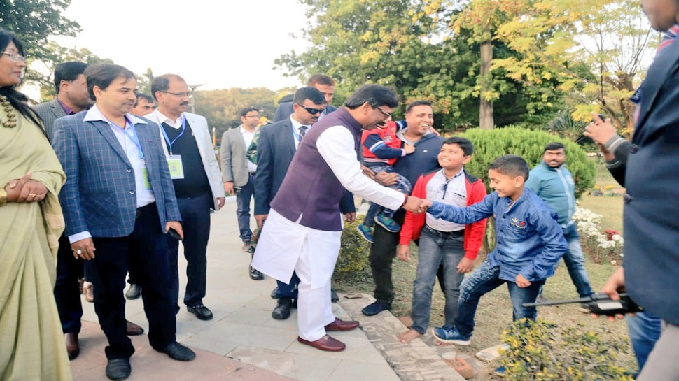 रांची: CM हेमंत सोरेन बोले- सरकार शिक्षा और स्वास्थ्य पर देगी विशेष ध्यान रांची: CM हेमंत सोरेन बोले- सरकार शिक्षा और स्वास्थ्य पर देगी विशेष ध्यान