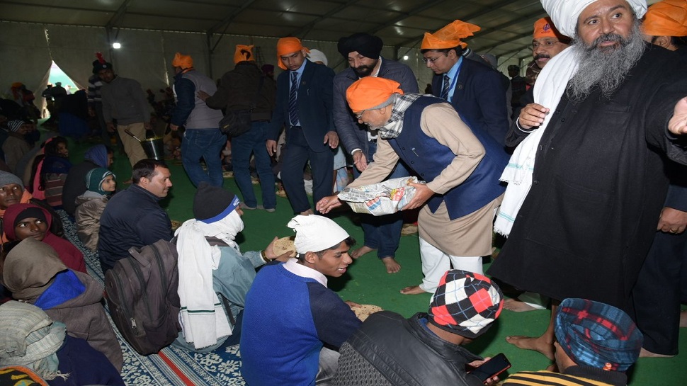 बिहार: CM नीतीश ने शीतल कुंड गुरुद्वारे में टेका मत्था, अरदास में भी की शिरकत बिहार: CM नीतीश ने शीतल कुंड गुरुद्वारे में टेका मत्था, अरदास में भी की शिरकत